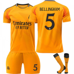 Teismelised Lapsed T&auml;iskasvanud Jalgpalli Komplektid Sporditreeningu S&auml;rgi Komplekt Sokkidega 24/25 Real Madrid V&otilde;&otilde;rsil #5 Bellingham 16