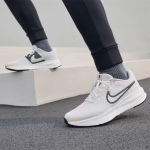 Nike Meeste RUN DEFY Jooksukingad 42