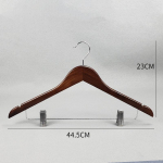 Kvaliteetsed puidust &uuml;likonna riidepuud, t&auml;ispuidust p&uuml;ksipuu &otilde;lakaartega kleidi- v&otilde;i pintsakijaki jaoks