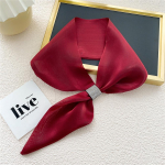 L&auml;ikiv siidist k&otilde;rva Jack Cross sall: Naiste moodne peapael ja kotitarvikud kevadeks, suveks, s&uuml;giseks 75cm