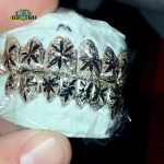 Kohandatud J&auml;&auml;teemant Luksuslik 14K kullatud Hiphop Moissaniit Lumikelluke Graveeritud 925 Sterling H&otilde;be Grillz Hambad Deposit of $100 gray