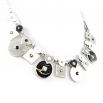 NOA [H4642] &ndash; disainerkaelakee 'Coloring' must valge must