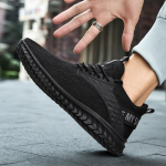 39-48 meeste jalatsid Mitmek&uuml;lgsed, suured vabaaja spordiv&otilde;rgust pinnaga &otilde;&otilde;nsad valged lendavad kuduvad &otilde;hukesed jooksujalatsid 39 must