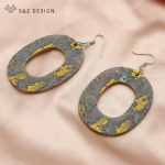 Moodsad ovaalsed vaigulehed, tr&uuml;kkimine, k&otilde;rvar&otilde;ngad naistele, ehted, v&auml;rvilised grafiti, geomeetriline valge kullav&auml;rviline kingitus