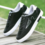 Meeste spordijalatsid Kevad ja suvi V&auml;ikesed valged meeste kingad Metsikud hingavad jalan&otilde;ud Lauakingad vabaajajalatsid Meeste spordijalatsid 39 punane