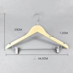 Kvaliteetsed puidust &uuml;likonna riidepuud, t&auml;ispuidust p&uuml;ksipuu &otilde;lakaartega kleidi- v&otilde;i pintsakijaki jaoks