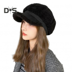 Talvine kaheksanurkne m&uuml;ts paksu pl&uuml;&uuml;siga, l&uuml;hikese nokaga, kontrastv&auml;rvi, hoiab sooja, nokkm&uuml;ts, kirjanduslik retrostiil, peakate t&ouml;&ouml;ks, reisimiseks, igap&auml;evaseks kandmiseks must