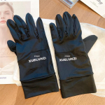 Naiste suvised s&otilde;idukindad: Hingav, UV-kaitsega j&auml;&auml;siid, puuteekraaniga &uuml;hilduv ja moodsad l&uuml;hikesed varrukad One Size must