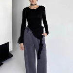 Euroopa ja Ameerika s&uuml;gismoe &uuml;hendusdisain ebakorrap&auml;rase lootoslehe pitsiga paeltop S must