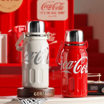 Geli Coca-Cola Rhythm isoleeritud veepudel