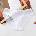 Naiste tikitud pitsist alusp&uuml;ksid, l&auml;bipaistev seksikas madala v&ouml;&ouml;kohaga aluspesu Naiste t&uuml;drukute pehmed hingavad p&uuml;ksid XL valge