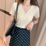 Naiste suvine V-kaelusega l&uuml;hikeste varrukatega kootud &otilde;huke kampsun s&auml;rk l&uuml;hikeste varrukatega &otilde;hukese p&otilde;hjaga nupp sisemine v&auml;limine kulumine &uuml;hev&auml;rviline M aprikoosi