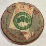 Chunmingi kuldauhinna orgaaniline tuhandeaastane puu Yiwu Pu-erh tee 2004 357g toores