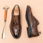 Uus meeste &auml;rikleit Nahast kingad Luksuslik mood Peigmehe pulmakingad Meeste Inglismaa stiilis Brogue kingad 37 pruun