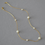 Lihtne valge p&auml;rliga peen ussikett kaelakee mustlase temperamendiga pikk kampsunikett rangluu kett t&uuml;drukute aksessuaarid