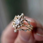 T&auml;he ja kuu stiilis Itaalia stiilis s&otilde;rmus ni&scaron;&scaron; tsirkoonist prantsuse ehtes&otilde;rmus Naine No. 5 kuld