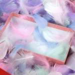 100 tk/pakend v&auml;rviliste sulgede kinkekarbi t&auml;iteaine Pulma s&uuml;nnip&auml;evapeo soosib kaunistus kortsutatud paberist purustatud pakend kinkepakk sinine