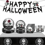 Halloweeni peotarvikute hulka kuuluvad pabertaldrikud, tassid, salvr&auml;tikud, laudlina, b&auml;nner