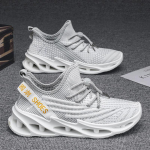 Meeste Kingad Tossud meeste vabaaja Meeste kingad tennised Luksuslikud kingad Treener Race Hingavad jalan&otilde;ud mood jooksujalatsid naistele 44