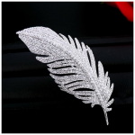 CMM l&auml;ikiva sulgedega prossi ripatsiga kaelakee h&otilde;be