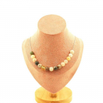 Pierres et Min&eacute;raux. Collier 15 perles Agate Feuille de Bambou 8 mm Chaine en acier inoxydable.