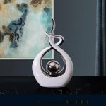 Kaasaegne luksuslik elutuba Kodukaunistamise tarvikud Abstraktsed keraamilised kujukesed Kontorikaunistus Laud Suveniirid K&auml;sit&ouml;&ouml; kingitus S