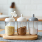 Kompakt k&ouml;&ouml;gi v&uuml;rtsipurk lusikaga - &Uuml;mmargune soola- ja pipraveski karp Gray Seasoning Jar