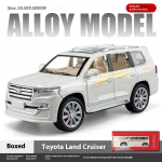 1/24 m&otilde;&otilde;tkava Toyota LAND CRUISER maastikuauto sulamist metallist valatud auto mudel simuleeritud heli ja valgusega mudel m&auml;nguasjad poistele kollektsiooniks valge