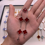 Boutique Neljak&auml;pa Ristikheina Viie &Otilde;iega K&auml;ev&otilde;ru 18K Kerge Luksus Ins Disain Mood Peen Mitmek&uuml;lgne Meeste ja Naiste Mudelid K&auml;ev&otilde;ru Boutique Bracelet