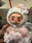 LABUBU Sanrio Kitty esemed m&uuml;&uuml;giks. T&scaron;ekid saadaval.