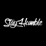 Stay Humble Kleebis V&otilde;idus&otilde;iduauto kereakna PET-kleebis Lihtne kirjaga kaunistus valge