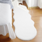 Pehme karusnaha vaip, imitatsioon k&uuml;&uuml;likukarvadest voodi &auml;&auml;res libisemisvastane matt valge magamistoa p&otilde;randa sisekujundus Elutoa diivaniala Ebaregulaarsed vaibad 60x90cm