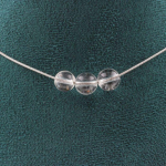 Pierres et Min&eacute;raux. Collier 3 perles Quartz 8 mm Chaine en acier inoxydable Collier femmes, hommes. Taille personnalisable.