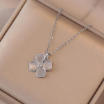 Net Red Lucky neljaleheline ristiku kaelakee Naine &Otilde;rn kroonleht rangluu kett Lihtne temperament naistele uus kaelakee kuld