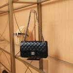 Xiaoxiangfeng CF Ruuduline Kett-Kott Klassikaline Kaenla all Trendikas Naiste Uus Moodne Mitmek&uuml;lgne &Uuml;he &Otilde;la Crossbody 25cm must