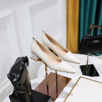 Moodsad lihtsad paksu kontsaga madala terava otsaga naiste kingad 35 valkjas v&auml;rv