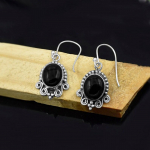 Must oon&uuml;ksist k&otilde;rvar&otilde;ngas, k&auml;sitsi valmistatud disainerk&otilde;rvar&otilde;ngas, k&auml;sitsi valmistatud k&otilde;rvar&otilde;ngas, Boho ehted, kingitus talle, rippuvad k&otilde;rvar&otilde;ngad,