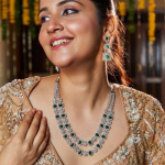 Pimestav Estele kahekihiline disainkaelakee komplekt roodiumiga kaetud CZ roheliste ja valgete kristallidega naistele