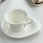 Ebaregulaarne keraamiline kruus ja alustass Prantsuse luksuslik espresso kohvitass Puhas valge keraamiline p&auml;rastl&otilde;unatee kohvitassi ja alustassi komplekt 180ML