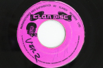 7-tolline plaat KING STITT / CLANCY ECCLES, KING ST - King Of Kings / Dance Beat PUUDUB CLAN DISC 1970 Jamaica Reggae, Ska & Dub Kasutatud