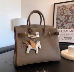 Ingel Pegasus K&auml;sitsi &Otilde;mmeldud Lambanaha Kottide V&otilde;lu - Armas Naiste K&auml;ekoti Kaunistus & Auto V&otilde;tmehoidja