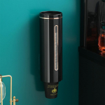 1 tk Seinale paigaldatav automaatne tassihoidja pabertopside jaotur &Uuml;hekordselt t&otilde;mmatav plastiktopsihoidja Tolmukindel tasside konteiner