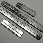 Ford Focus 2009-2015 auto l&auml;vepaku uksekaitse kaitse astmevagunile Kvaliteetne roostevabast terasest dekoratiivauto 2012-2015