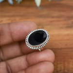 Must on&uuml;ksist 925 h&otilde;bedast s&otilde;rmus, k&auml;sitsi valmistatud disainis&otilde;rmus, Boho s&otilde;rmus, tahke s&otilde;rmus, abielus&otilde;rmus, s&uuml;nnip&auml;evakingitus 6