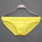 Meeste j&auml;&auml;siidist &otilde;mblusteta p&uuml;ksikud Seksikad keskmise v&ouml;&ouml;kohaga pehmed meeste aluspesu Candy v&auml;rvi aluspesu XL