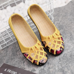 Libisemisvastase pehme tallaga &otilde;&otilde;nsast kangast kingad, mida on lihtne kanda ja sandaalid &auml;ra v&otilde;tta 36 must