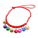 K&auml;sitsi valmistatud punase k&ouml;iega kassi kaelarihm koos armsate kellukestega, kergete ja mugavate lemmikloomatarvikutega mitmev&auml;rviline