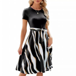 Moodne &uuml;mara kaelusega triibuline tr&uuml;kitud kleit naistele suvine l&uuml;hikeste varrukatega lahtised vabaajakleidid naistele elegantne A-l&otilde;ikeline rannapuhkuse pluss-suuruses kleit 24307 S must