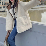 Suur sametise ja paksendatud disainiga, kapuutsiga, avar ja mitmek&uuml;lgne uus Korea stiilis vabaaja mantel naistele s&uuml;gisel ja talvel S