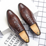 Ehtne veisenahast Brogue pulmasaarikud Meeste vabaaja korterid Vintage k&auml;sitsi valmistatud Oxfordi kingad Meeste krokodillimustriga laisad teravaotsalised kingad 38 pruun